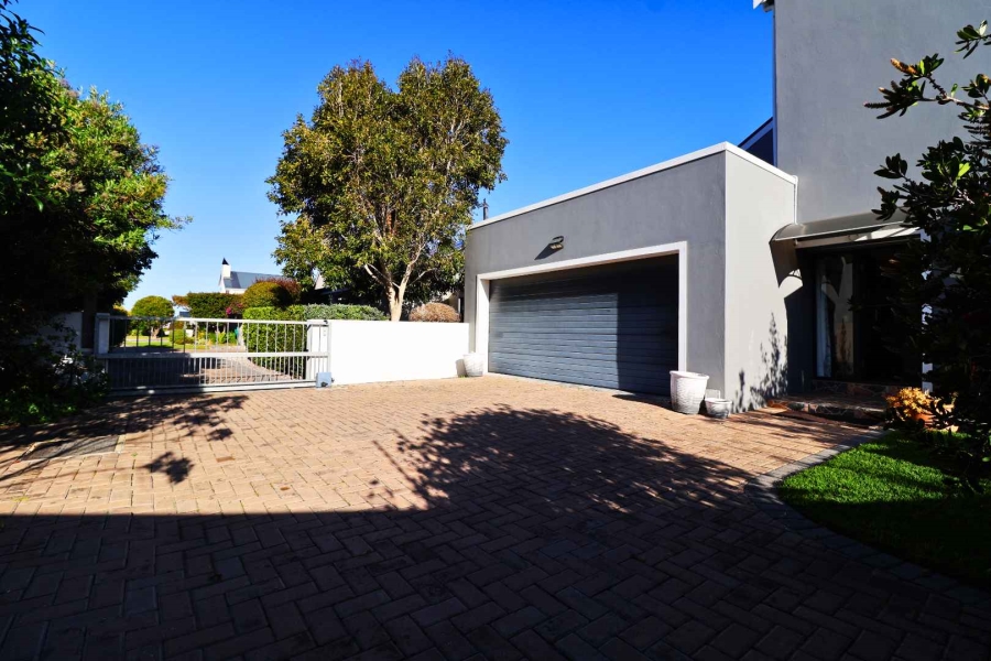 3 Bedroom Property for Sale in Sandbaai Western Cape